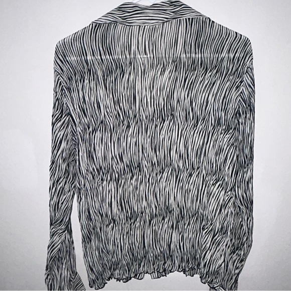 Cato Black and White Abstract Blouse - Picture 4 of 5